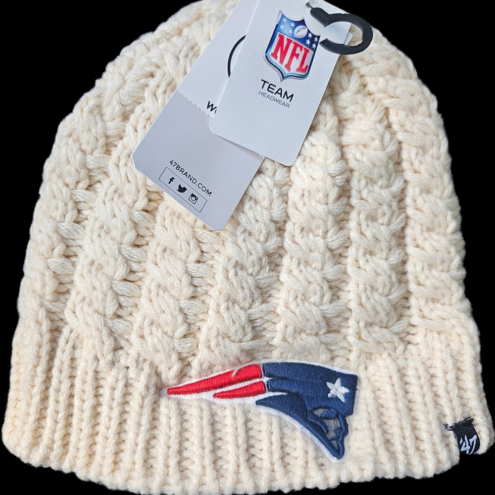 47 Cream Cable Knit Hat with Patriots Logo